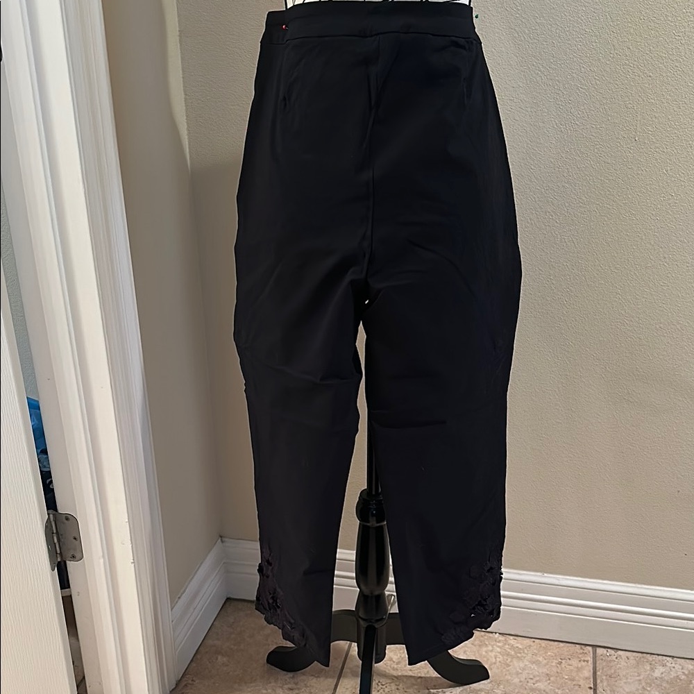 3 pairs of INC White, Navy, and Black Capri/Ankle length pants - Picture 10 of 11